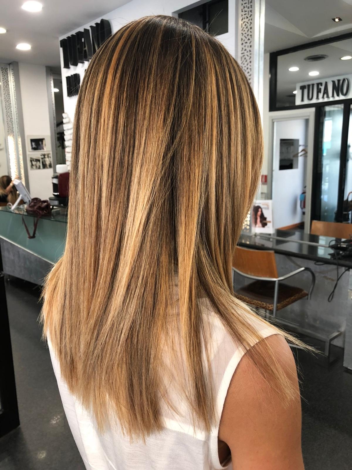 Capelli lisci con schiariture da Tufano Stilisti