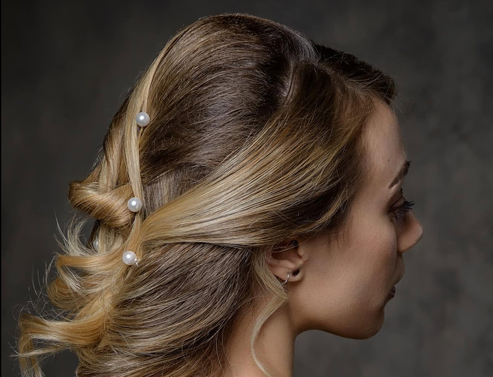 Acconciatura sposa con perle da Tufano Stilisti